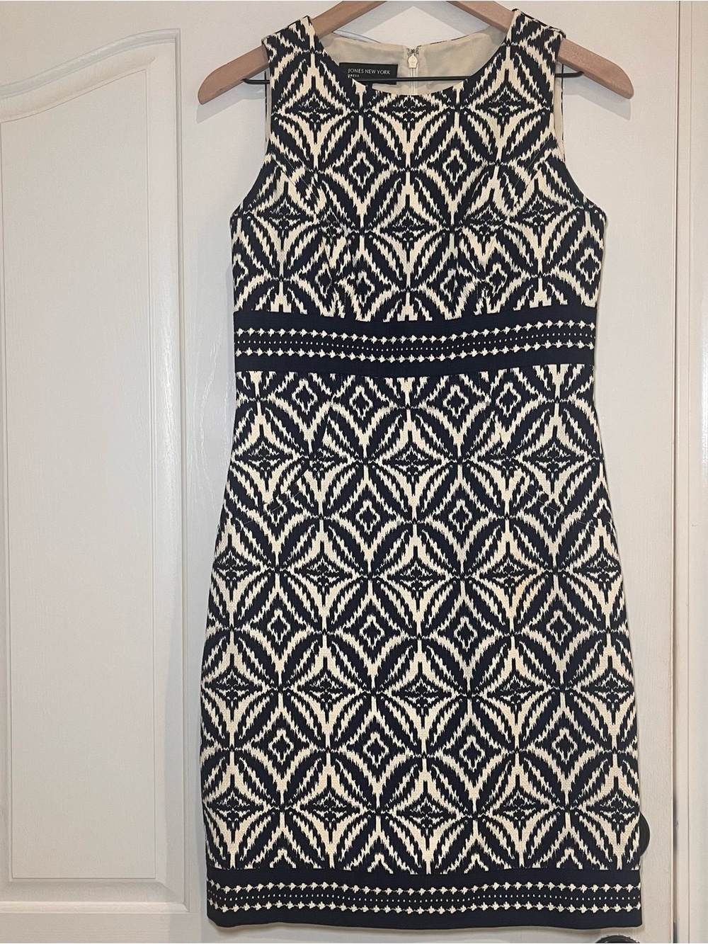 Jones New York Navy Ivory Embellished Lined Sleeveless Sheath Dress Sz 4